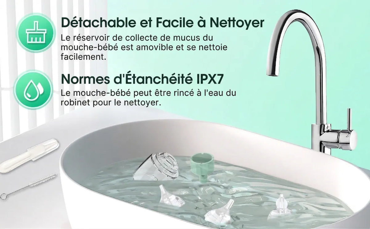 Réservoir de collecte et embouts du mouche bébé électrique détachables trempés dans l'eau pour illustrer la norme d'étanchéité IPX7.